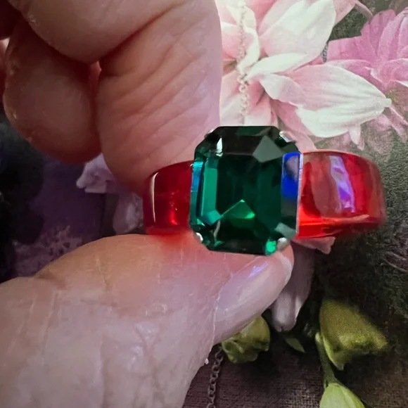 🆕️ Emerald Green and Ruby Red Lucite Ring - Picture 3 of 9